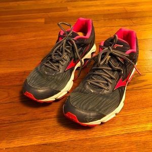 Women's Mizuno Wave Inspire 14 Running - Size 11